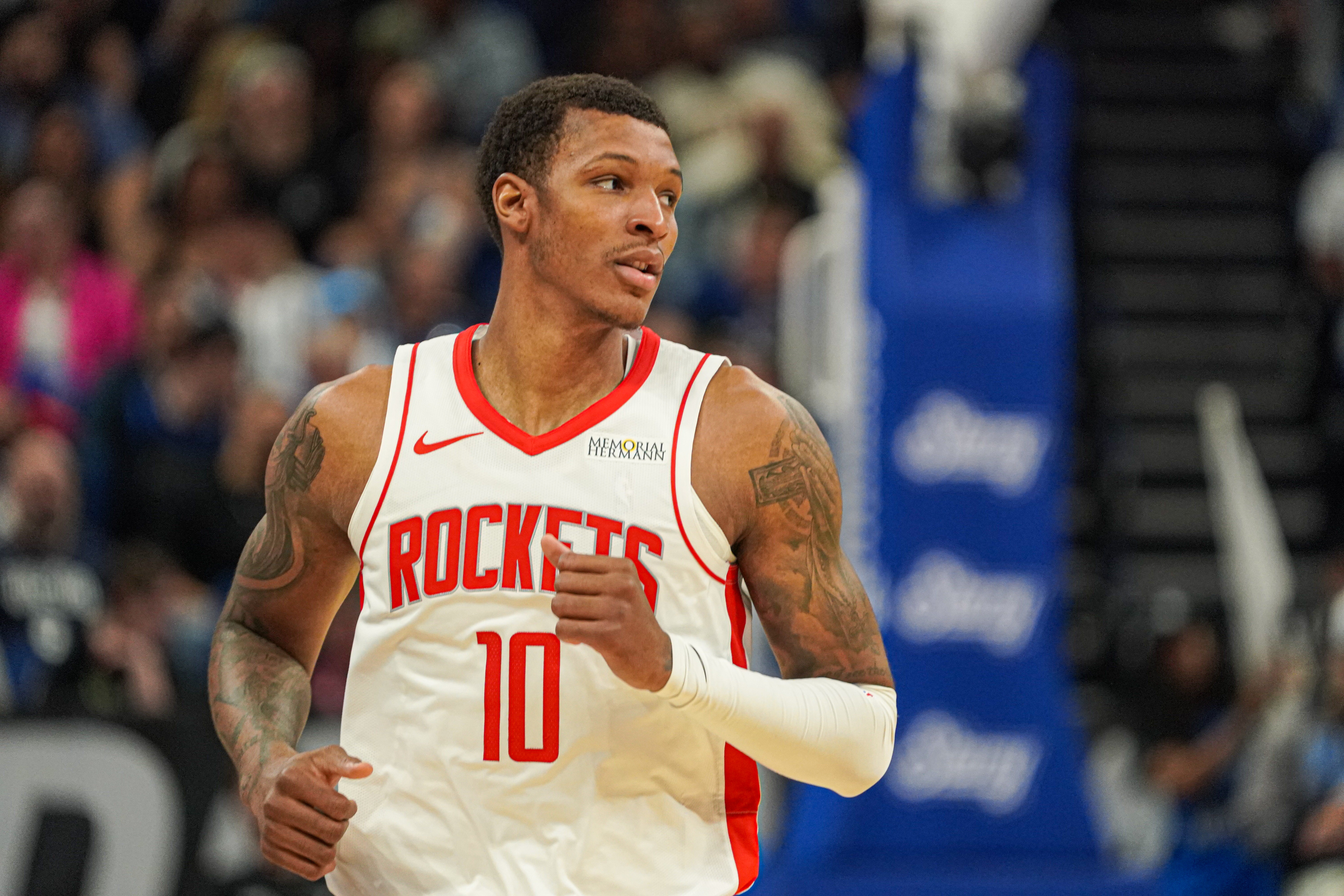 半场已两双在手！贾巴里-史密斯半场10中4砍10分13板&抢3前场板