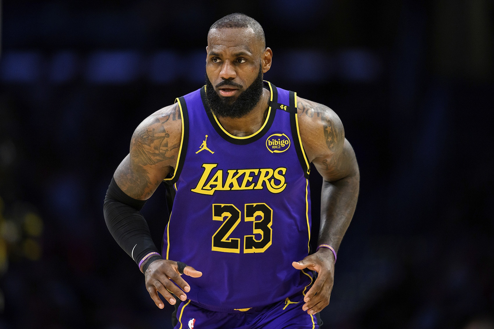 詹姆斯本赛季接球三分命中率43%领跑全队 全明星后达到45.8%