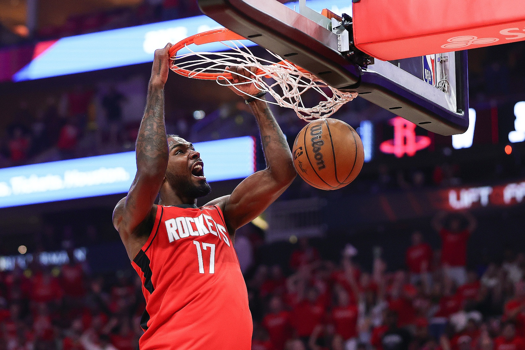 冲击很坚决！伊森半场5中4贡献9分4板 三分2中1