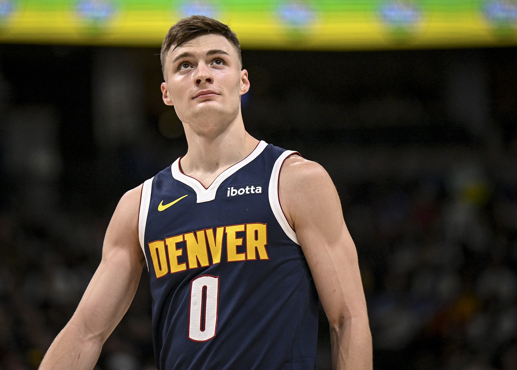 活力十足！布劳恩首节5中3拿到7分2板2助2断 正负值+8