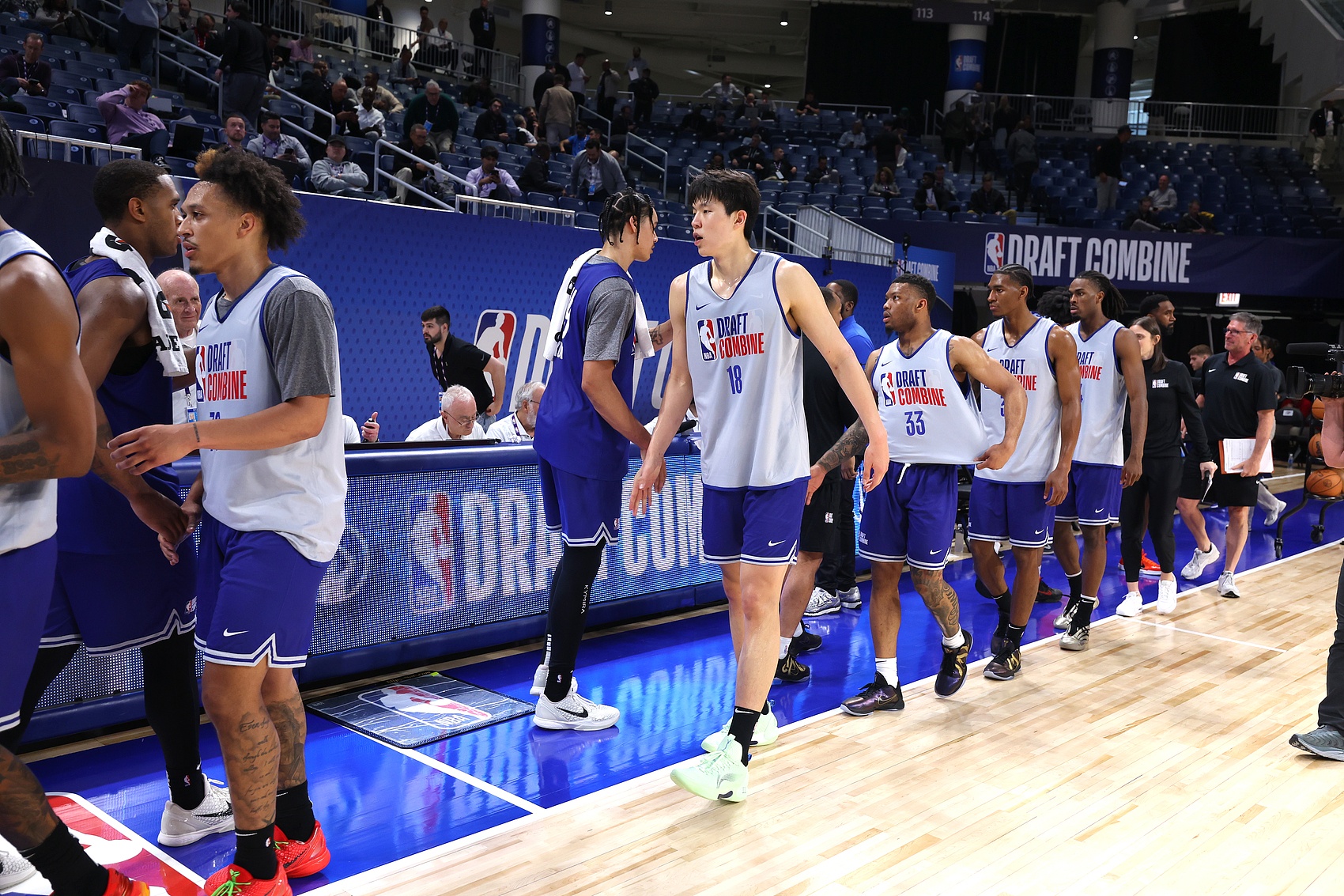 选秀专家：今年新秀参选少退选多 次轮深度非常浅&明年竞争更激烈