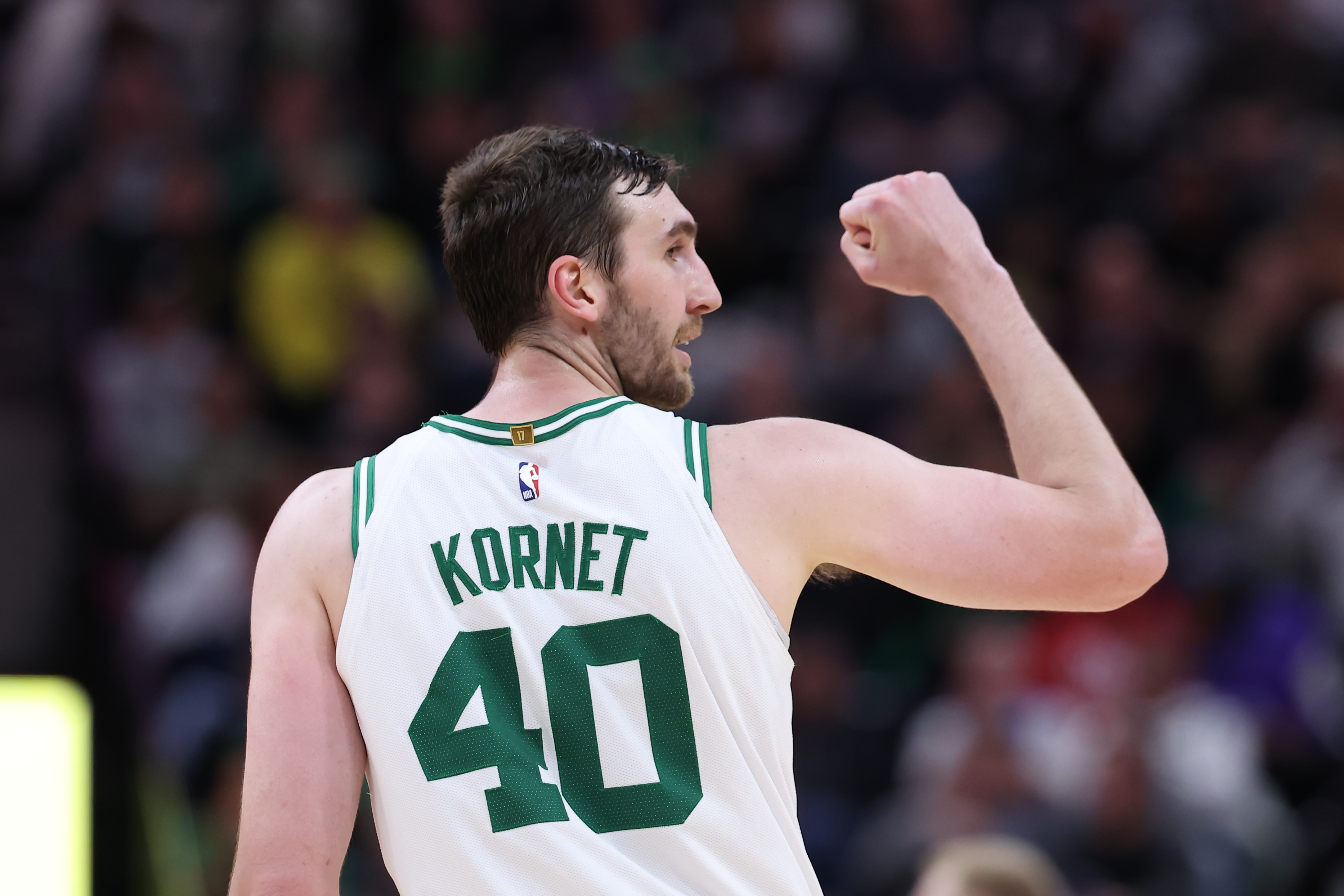 名记：马刺非常关注中锋市场&想补强内线 目标有科内特&亚布塞莱