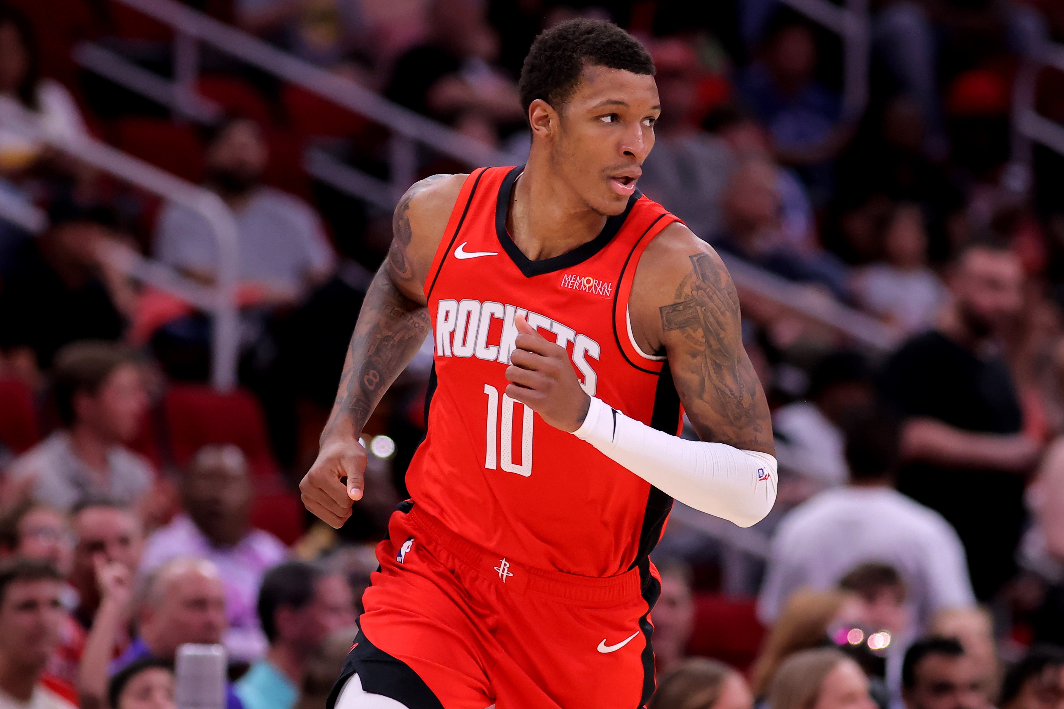 队记：小贾巴里明夏有机会拿更高的薪资 但他喜欢留在休斯敦