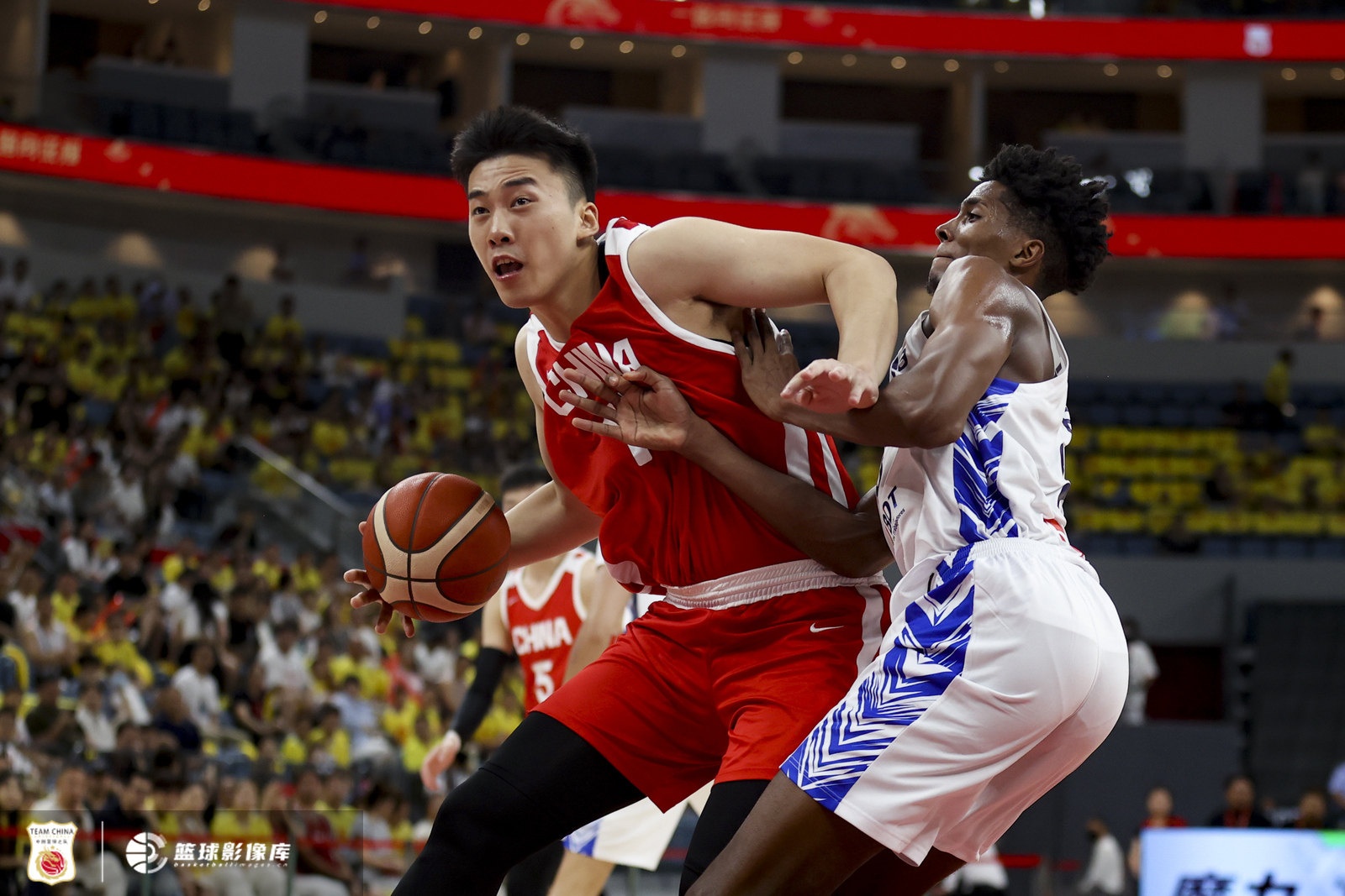 沪媒：王俊杰能突能投能抢 这种全能锋线在中国男篮已多年未见