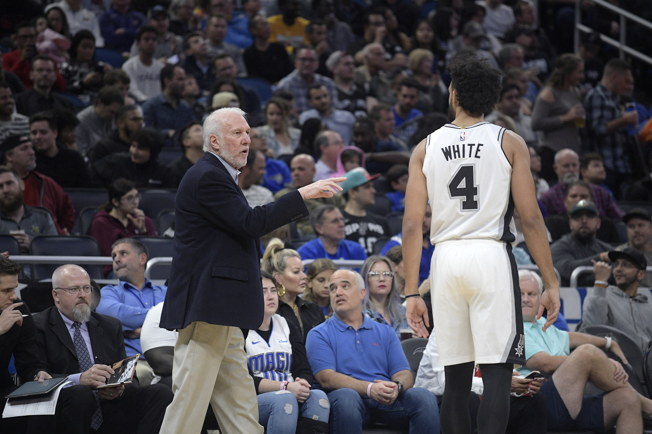 怀特：被交易时波波说“别担心 我们不会坑你 我们送你去绿军”