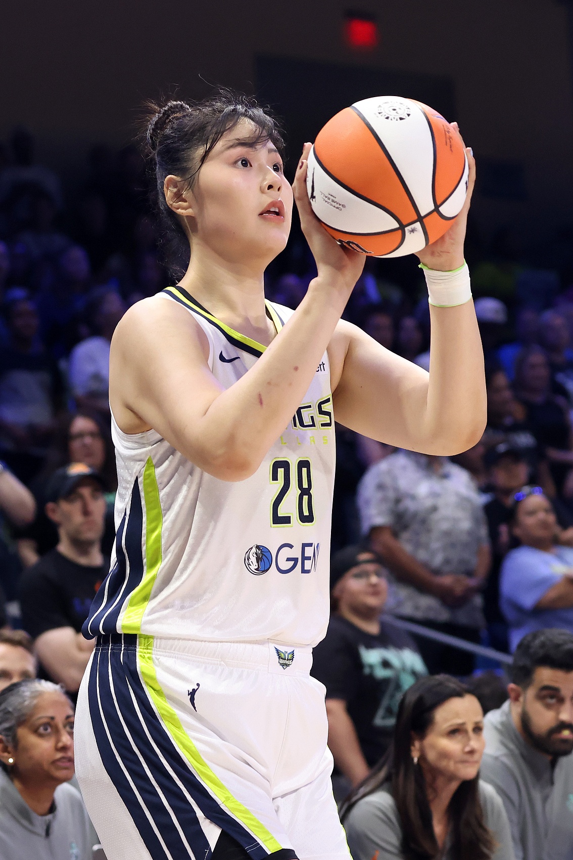 膝盖受伤！媒体人：李月汝拍了片子 队医预计至少需要休息6周