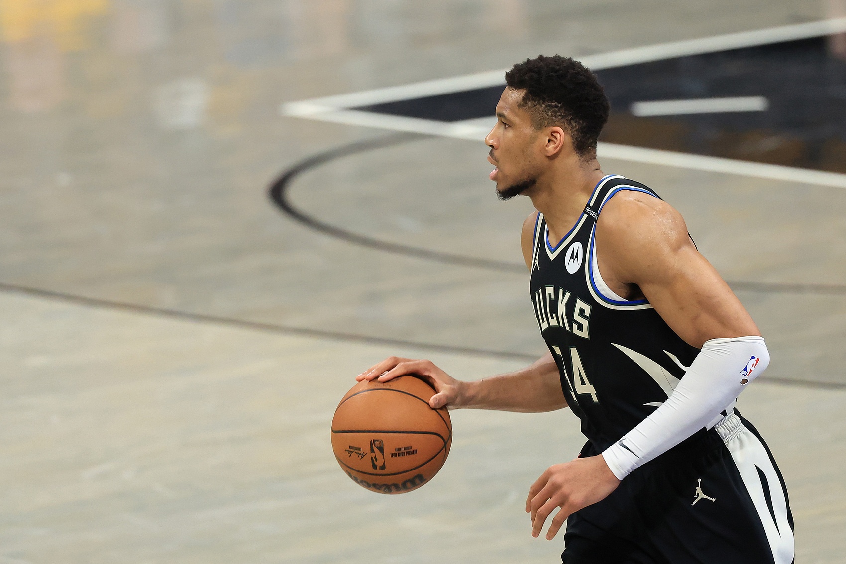 博格丹：字母哥拥有纯粹的运动天赋 你在他面前不能犯错