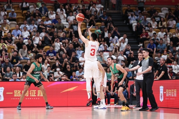 去年今天：胡明轩三分穿云箭压哨绝杀 中国热身赛复仇尤文图特