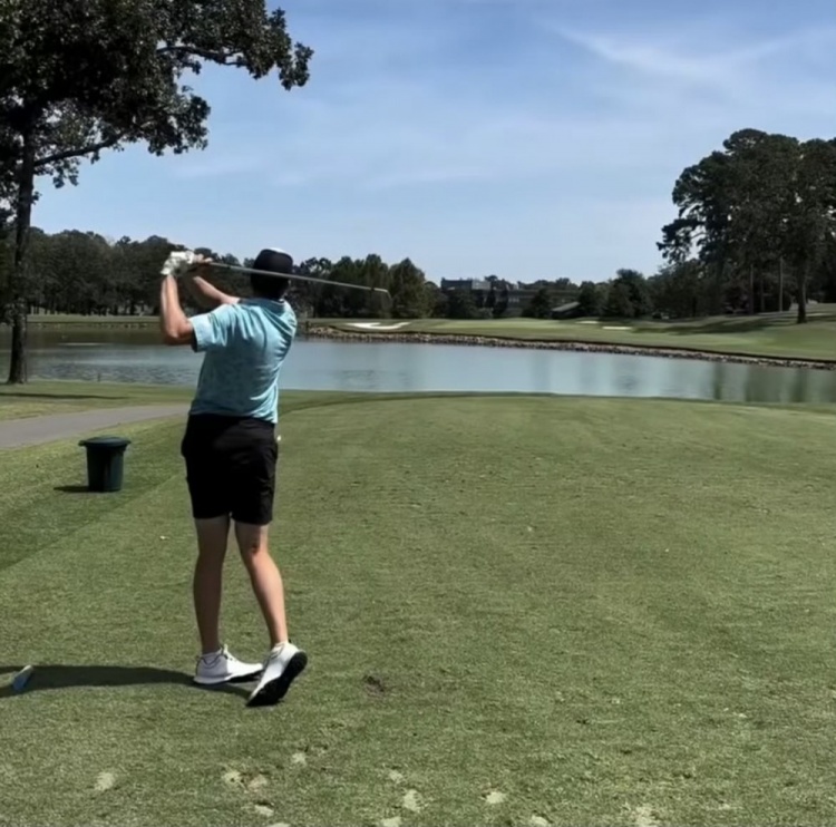 詹姆斯能在高尔夫上打爆你？里夫斯：我爱老詹 但这绝不会发生