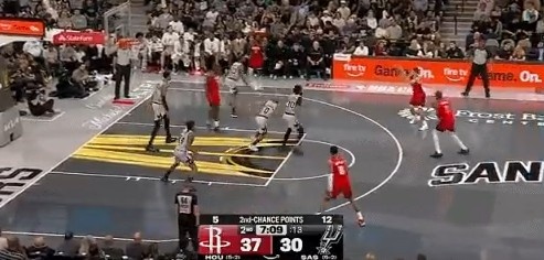 坚决就有效果！卡佩拉前场篮板外传 谢泼德自信三分出手再中！