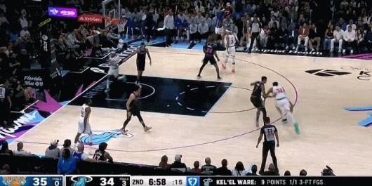 差点就五佳球了！唐斯虚晃突破过掉韦尔 大踏步单手劈扣扣飞