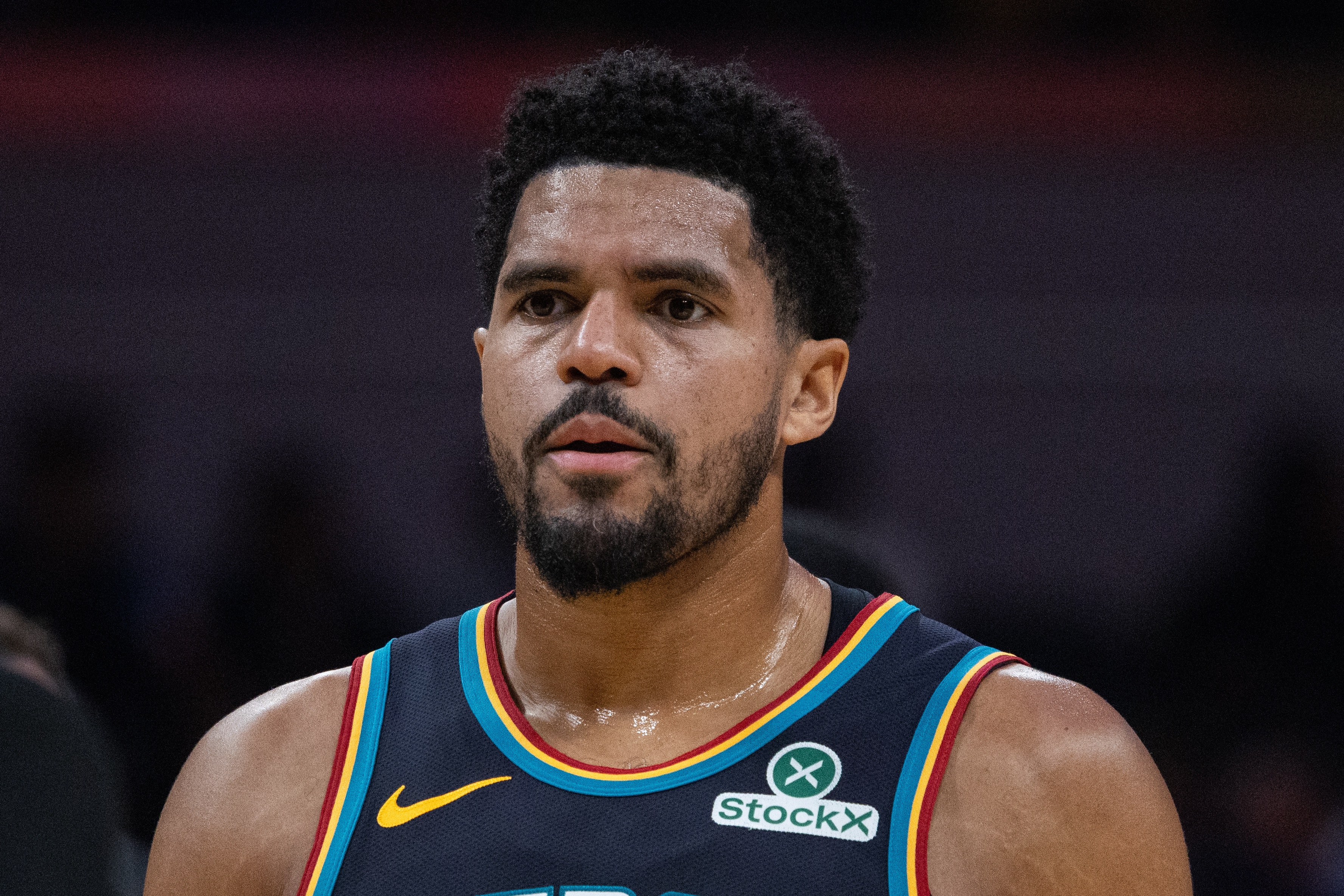 奋力反击!康宁汉姆抢断送长传 哈里斯欧洲步扣篮打停老鹰