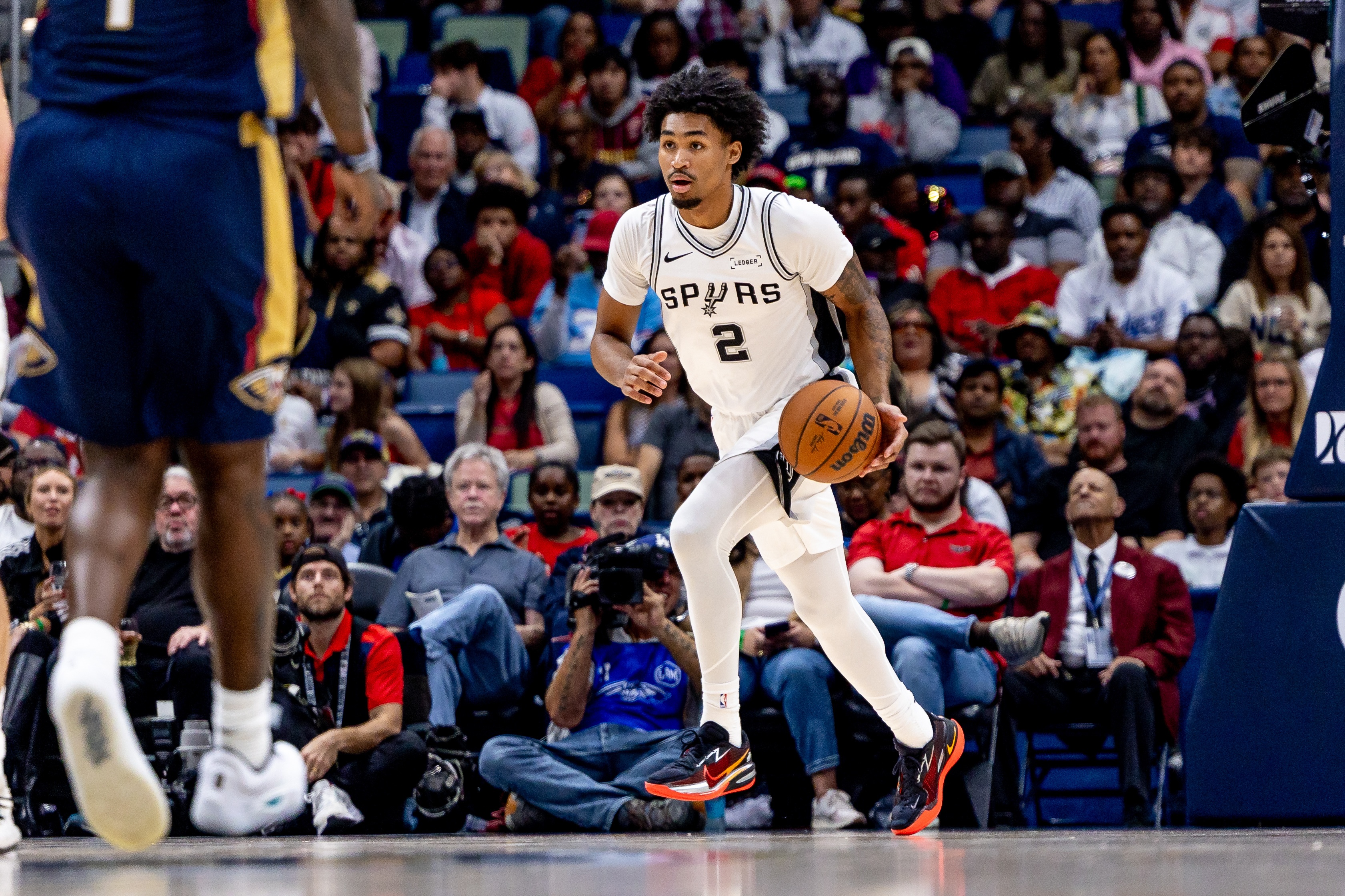 回马枪!哈珀抢到篮板回身蛇形走位上篮得分