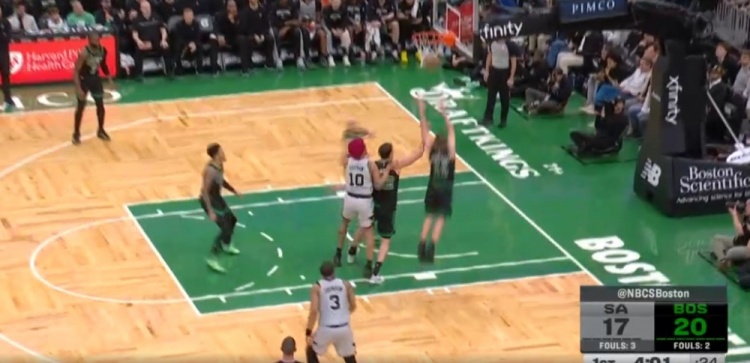 灰绿丛中一点红!索汉把头发换成了酒红色 全场属他最显眼