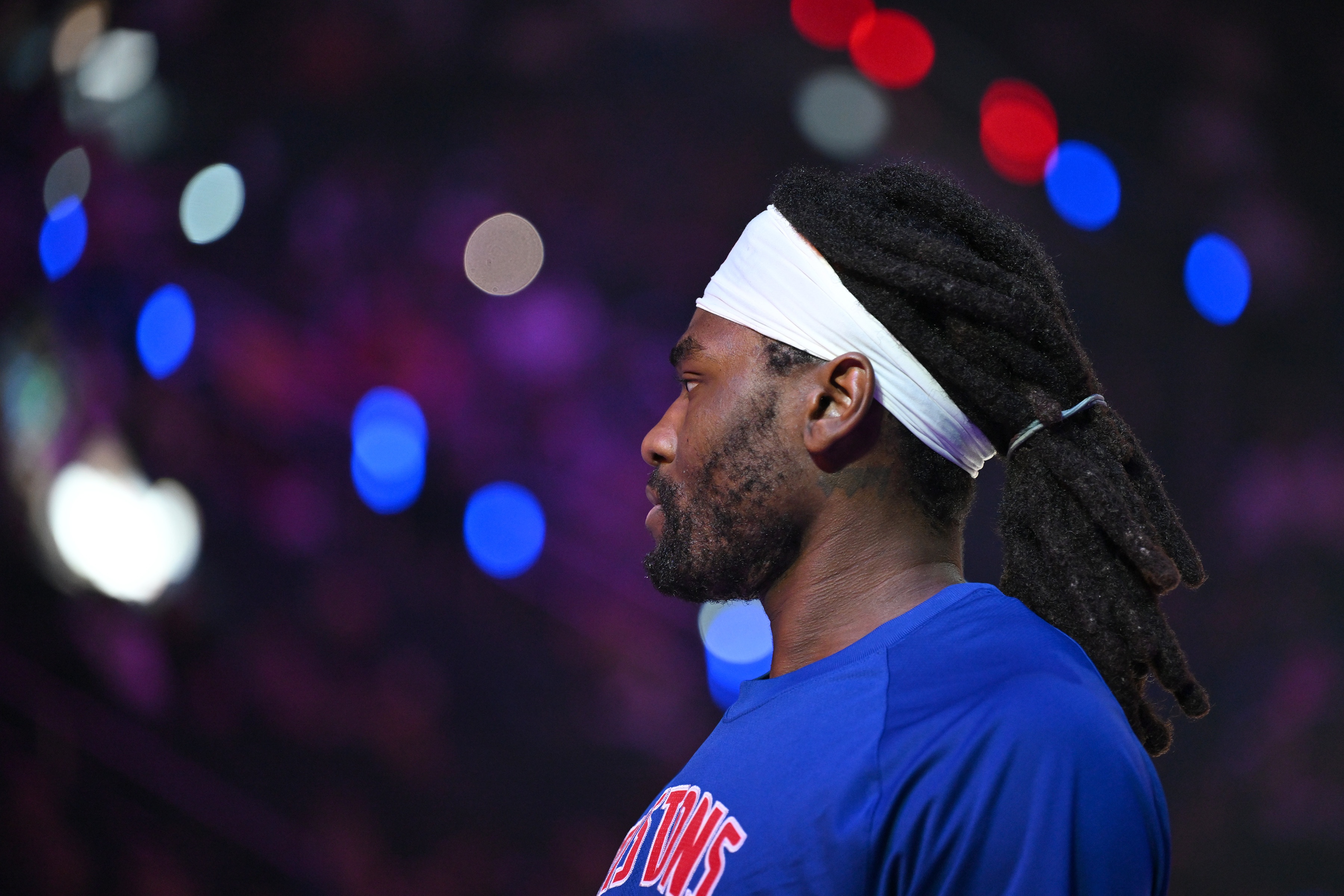 火气越来越大!吉莱斯皮哨响后要上篮 斯图尔特迎上拍脸吃到技犯