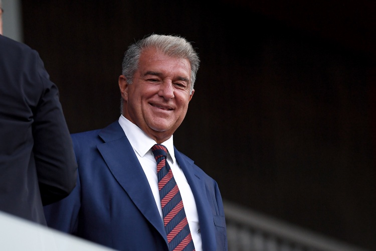 每体：巴萨四位主席候选人正在为下周一必须提交的2337个签名冲刺